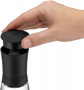 Mlýnek na koření WMF Trend, černý, výška 14 cm