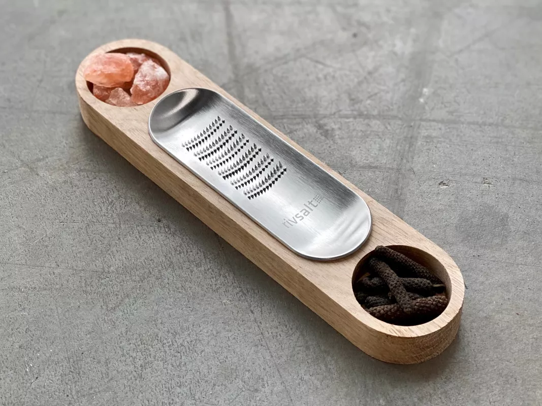 Slánka RIVSALT- krystal himálajské soli,jávský pepř,struhadlo, podstavec RIVSALT