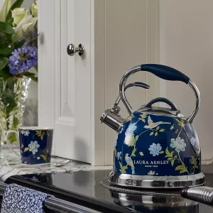 Konvice na vaření vody s píšťalkou 2,5l Laura Ashley Marine, na indukci VQ Laura Ashley