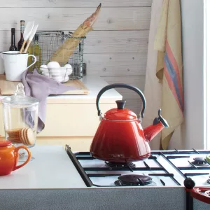 Konvice Le Creuset Kone 1.6 l pro všechny typy sporáků, červená Konvice Le Creuset Kone 1.6 l pro všechny typy sporáků, červená