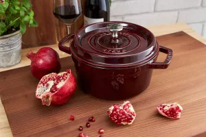 Litinový hrnec s poklicí STAUB La Cocotte, 24 cm / 3,8 l, různé barvy: | Grenadinově červená, Grafitově šedá, Červená, Bordó - červená, Modrá, Černá, Bazalkově zelená