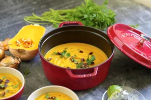 Litinový hrnec s poklicí STAUB La Cocotte, 24 cm / 3,8 l, různé barvy: