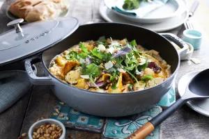Pekáč STAUB se samopodlévací poklicí, 28cm, šedý 3,7l Pekáč STAUB se samopodlévací poklicí, 28cm, šedý 3,7l