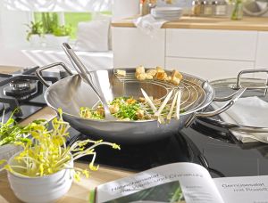 Pánev Zwilling Wok Plus, 3vrstvý materiál, 32 cm