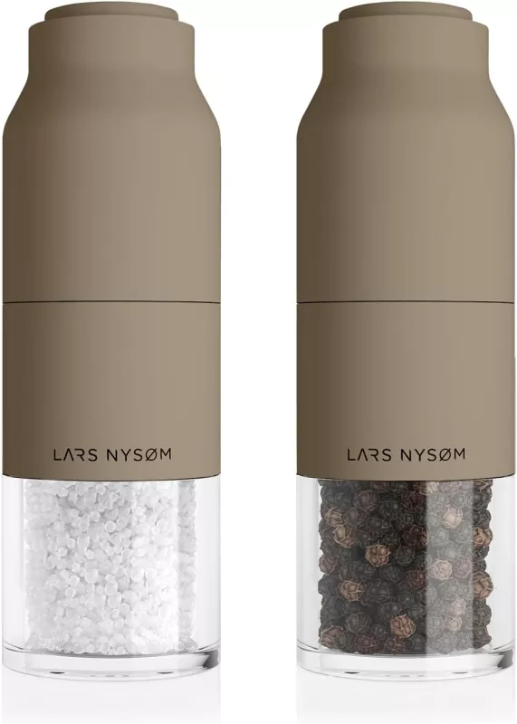 Sada luxusních mlýnků na koření LARS NYSØM, varianty: - Světle hnědá LARS NYSØM