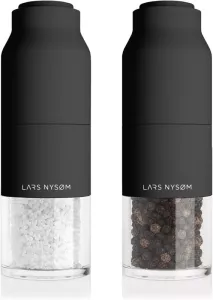 Sada luxusních mlýnků na koření LARS NYSØM, varianty: LARS NYSØM